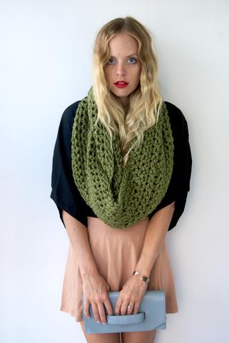 The Hyperion Chunk Infinity Scarf-Navy