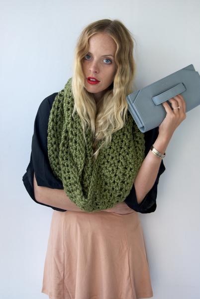 The Hyperion Chunk Infinity Scarf-Navy