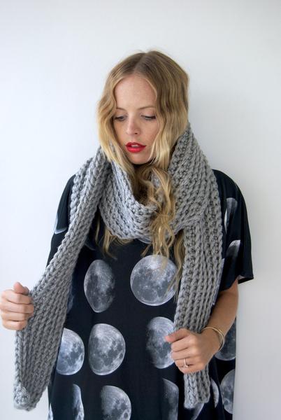 The Io Chunk Long Scarf- Grey
